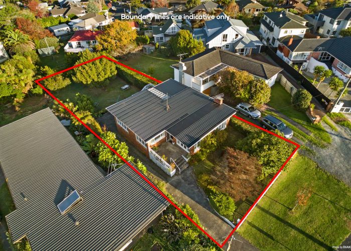  at 70 Golf Road, New Lynn, Auckland