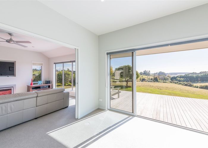  at 8 Ribbonwood Lane, Redwood Valley, Richmond