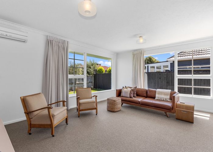  at 2/42 Prossers Road, Saint Martins, Christchurch