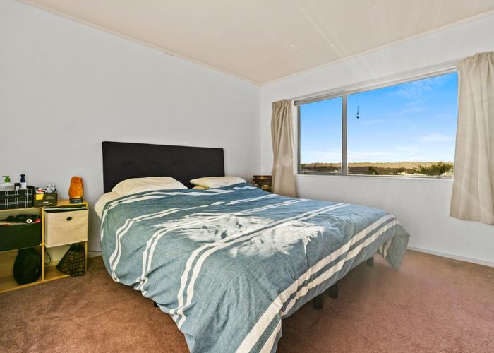  at 2/27 Mallard Place, Unsworth Heights, North Shore City, Auckland