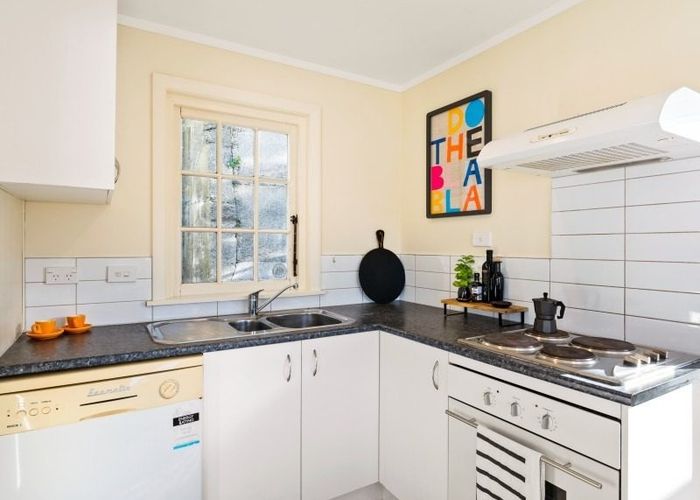  at 22A Clifton Tce (bottom flat), Kelburn, Wellington, Wellington