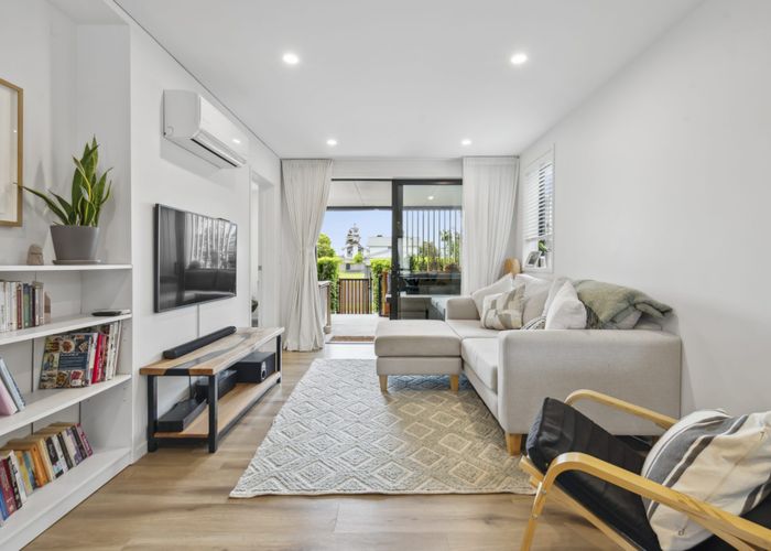  at 4/45 Cessna Crescent, Mangere, Manukau City, Auckland