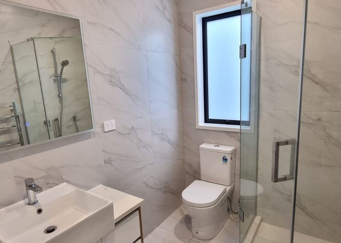  at Granny Flat/3  Ascent Street, Flat Bush, Manukau City, Auckland