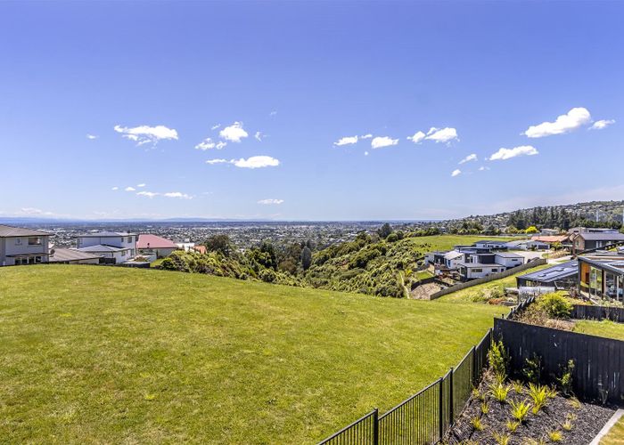  at 129 Penruddock Rise, Westmorland, Christchurch