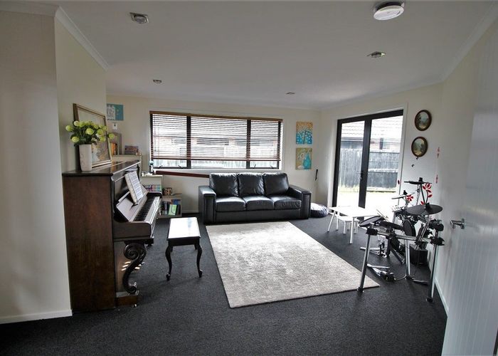  at 99 St James Drive, Huntington, Hamilton