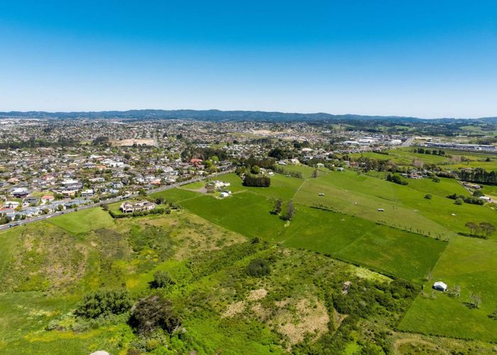  at 82 Hobsonville Road, West Harbour, Auckland