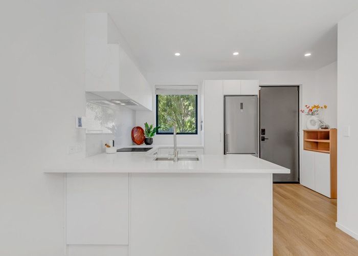  at 6 Rara Lane, Manukau, Auckland