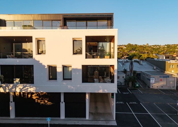  at 12/423 Beach Road, Mairangi Bay, North Shore City, Auckland