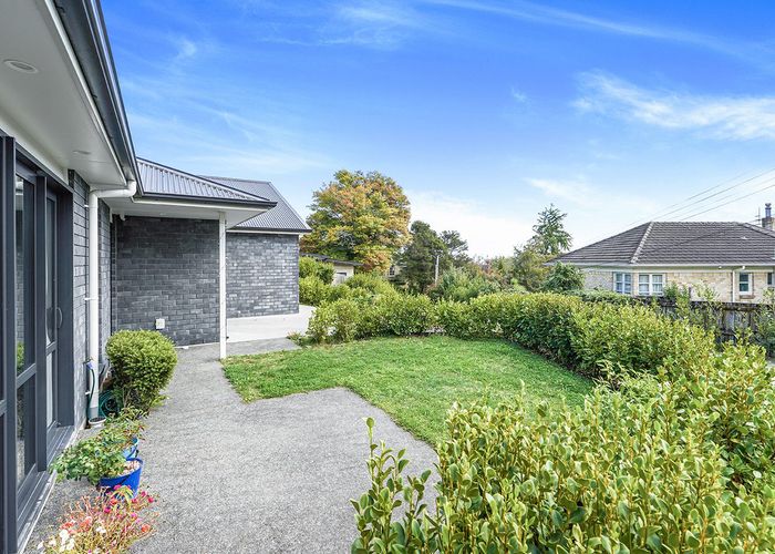  at 2/7 Corrin Street, Melville, Hamilton