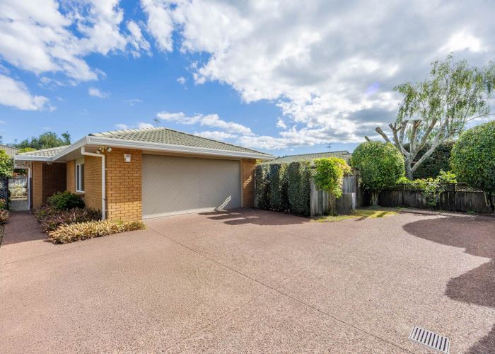  at 37 Princeton Parade, Albany, Auckland