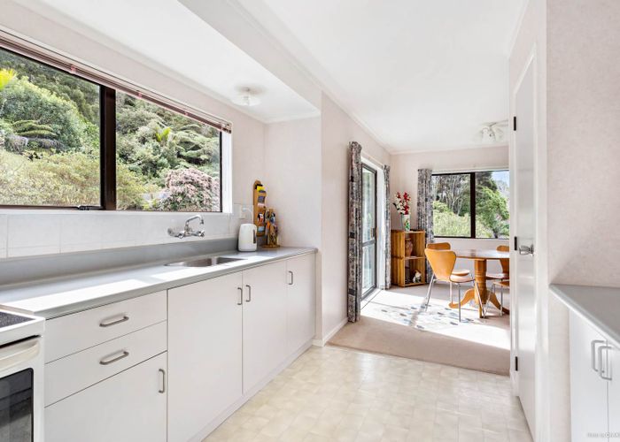  at 8 Parklands Avenue, Swanson, Auckland