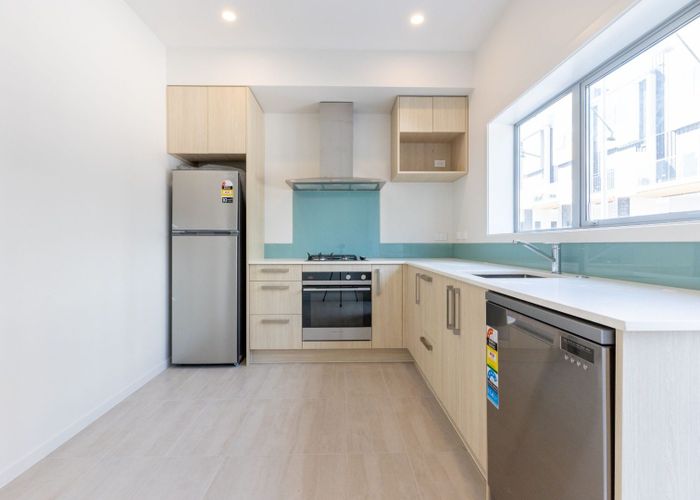  at 5 Wharetana Crescent, New Lynn, Waitakere City, Auckland