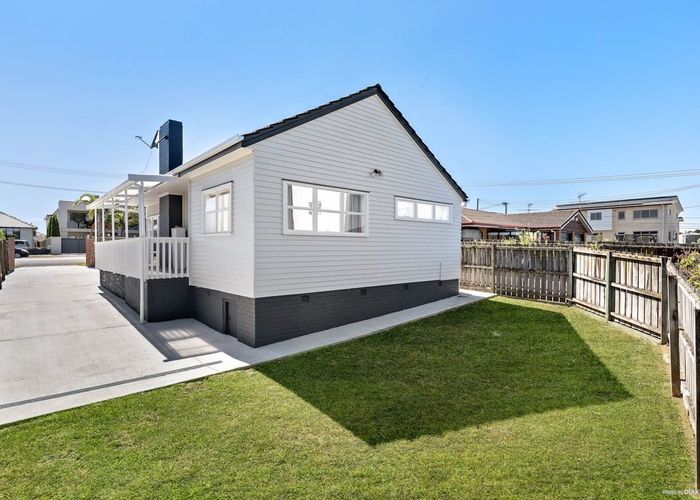  at 1/449 Richardson Road, Mount Roskill, Auckland