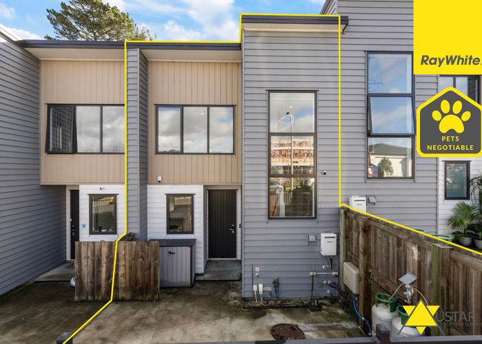  at 3/3 Kaimai Avenue, Massey, Waitakere City, Auckland