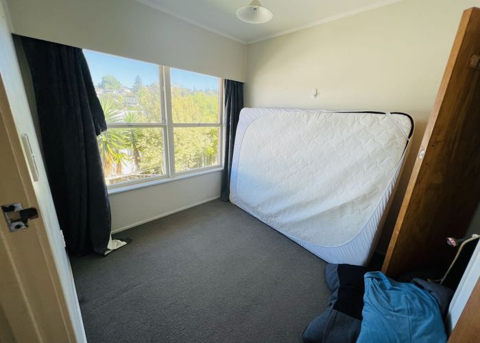  at 1/18 Agincourt Street, Glenfield, North Shore City, Auckland