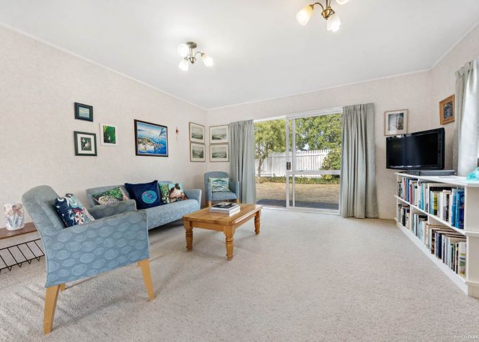  at 1/43 Holly Street, Avondale, Auckland