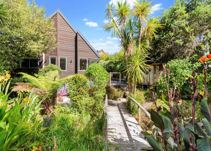  at 2/14 Matipo Road, Mairangi Bay, Auckland