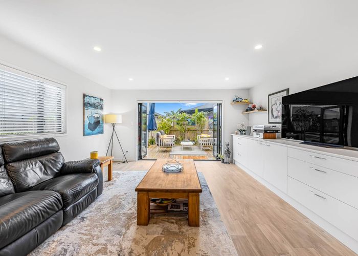  at 8 Makete Crescent, Hobsonville, Waitakere City, Auckland