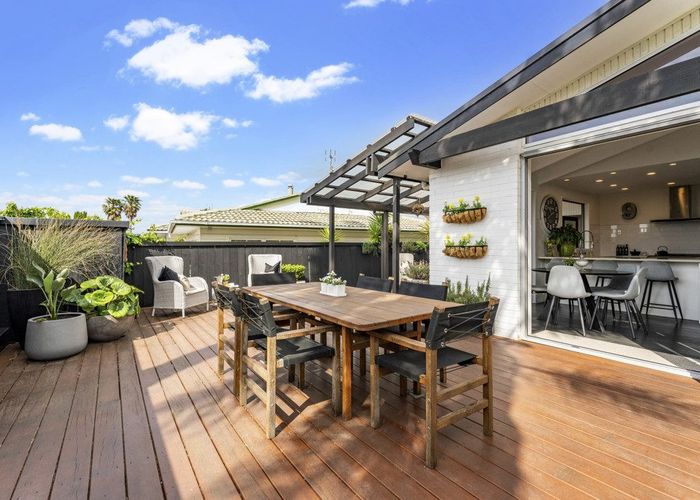  at 9 Fratley Avenue, Farm Cove, Auckland