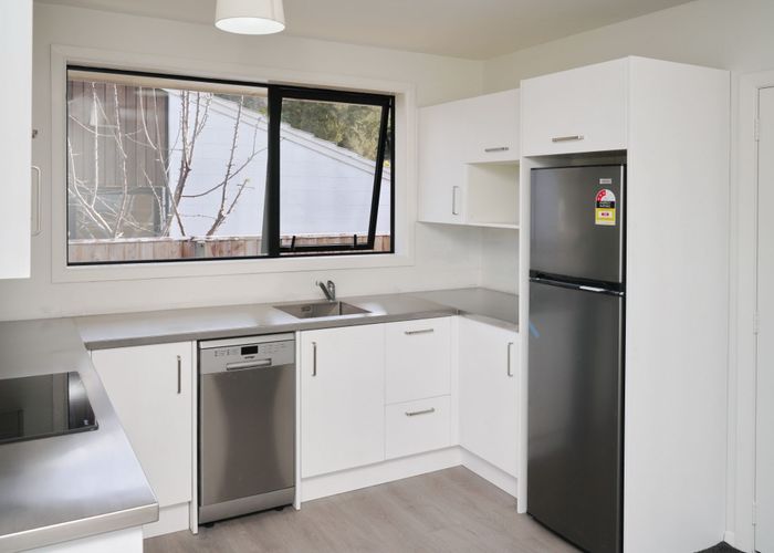  at 1/142 Main Road, Redcliffs, Christchurch