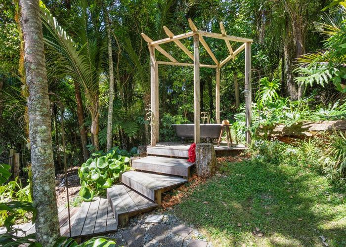  at 24 Mahoe Road, Titirangi, Waitakere City, Auckland