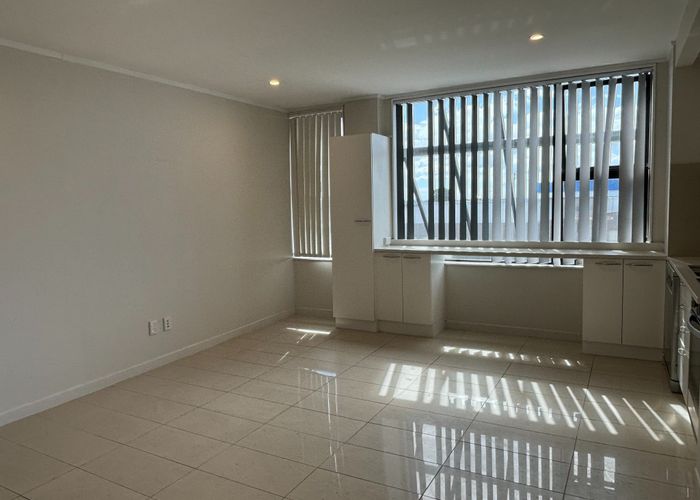  at 5/202 Great North Road, Glendene, Waitakere City, Auckland