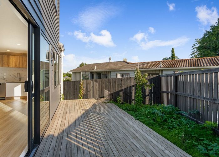  at Lot 10/6 Woodhouse Place, West Harbour, Waitakere City, Auckland