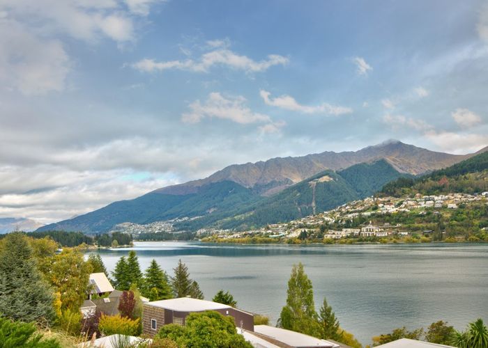  at 423 Peninsula Road, Kelvin Heights, Queenstown