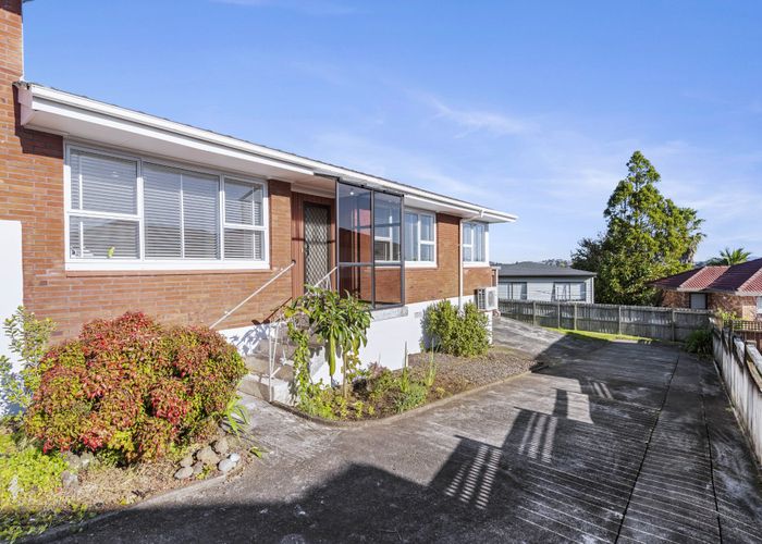  at 4/19 Hayr Road, Three Kings, Auckland