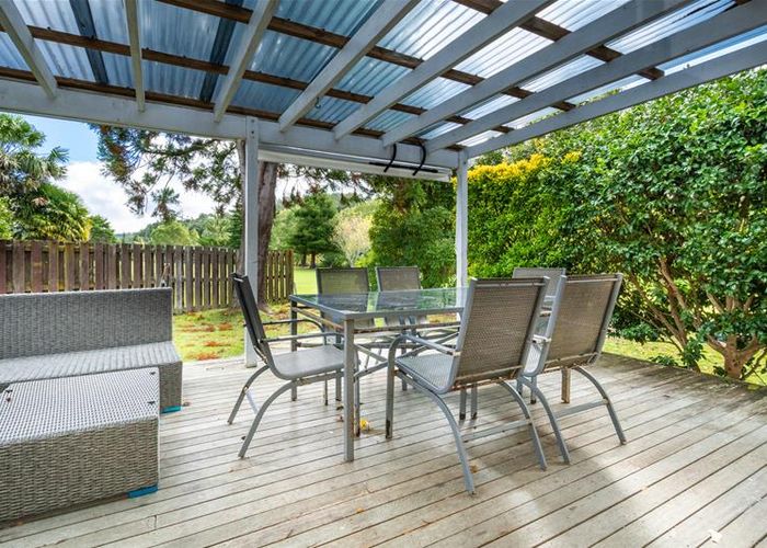  at 38 Redlands Grove, Swanson, Auckland