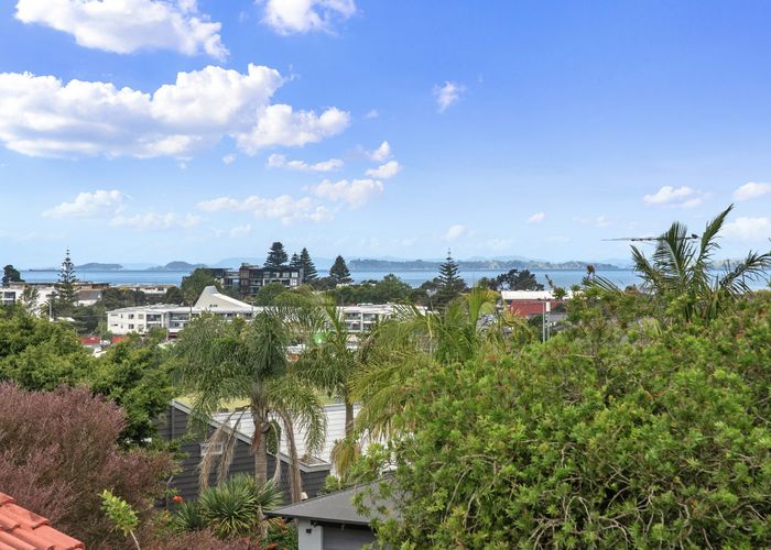  at 129 Stapleford Crescent, Browns Bay, Auckland