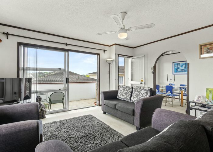  at 2/24 Bayview Road, Bayview, Auckland