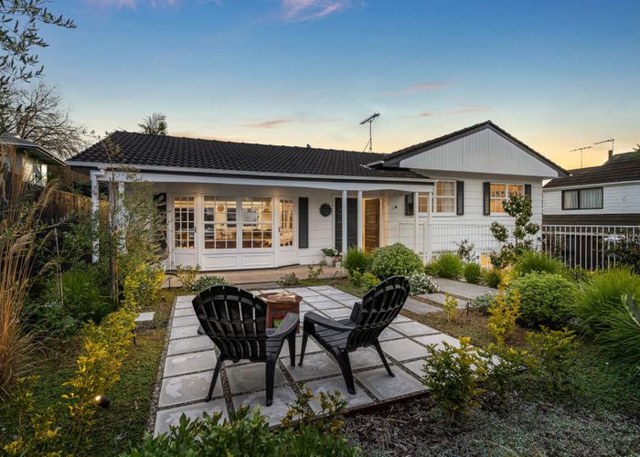  at 16 Pickwick Parade, Mellons Bay, Manukau City, Auckland