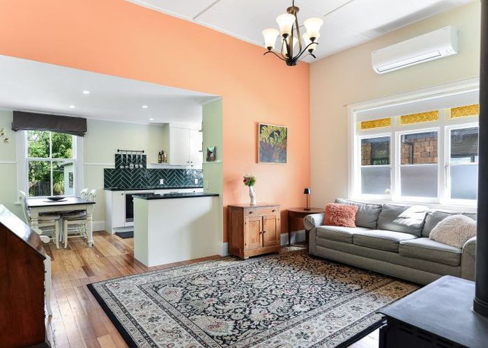  at 30 Bettina Road, Fairfield, Hamilton