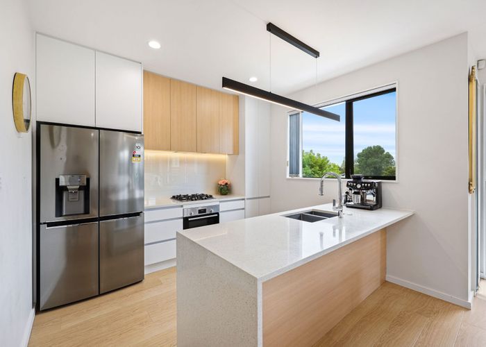  at 9E Glenfern Road, Mellons Bay, Manukau City, Auckland