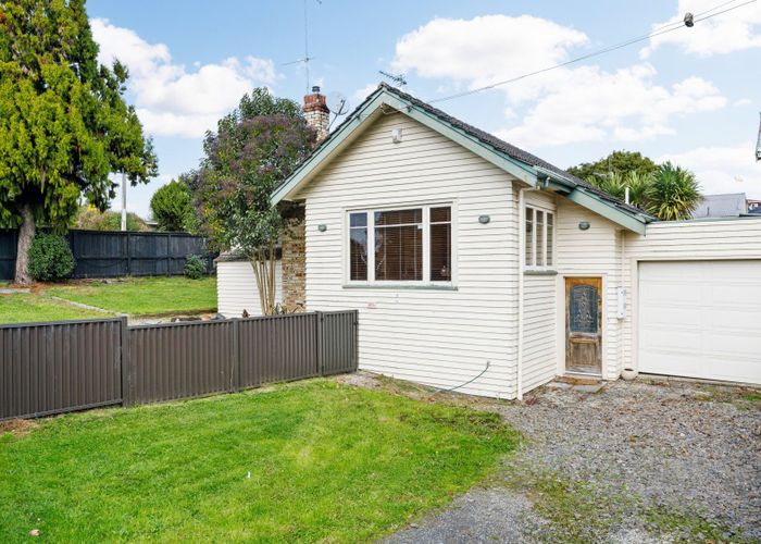  at 32 Forest Lake Road, Forest Lake, Hamilton, Waikato