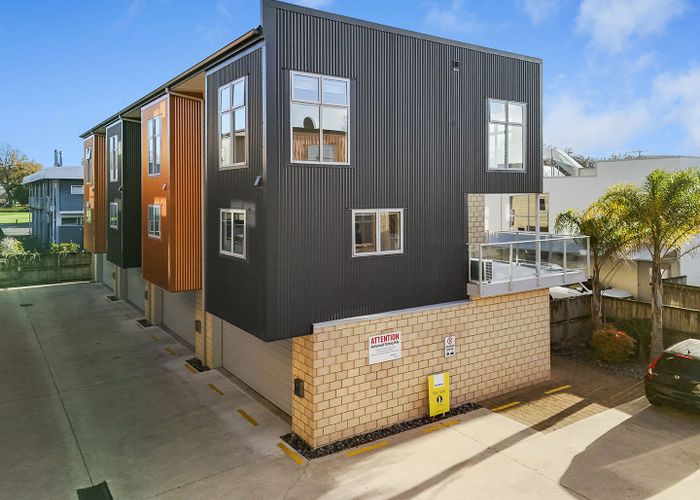  at 2/9 Vialou Street, Hamilton City Central, Hamilton, Waikato