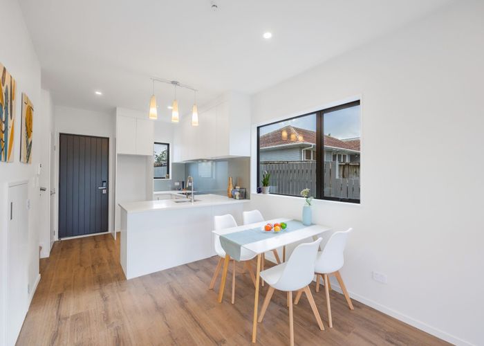  at 1/91 Beach Road, Te Atatū Peninsula, Auckland