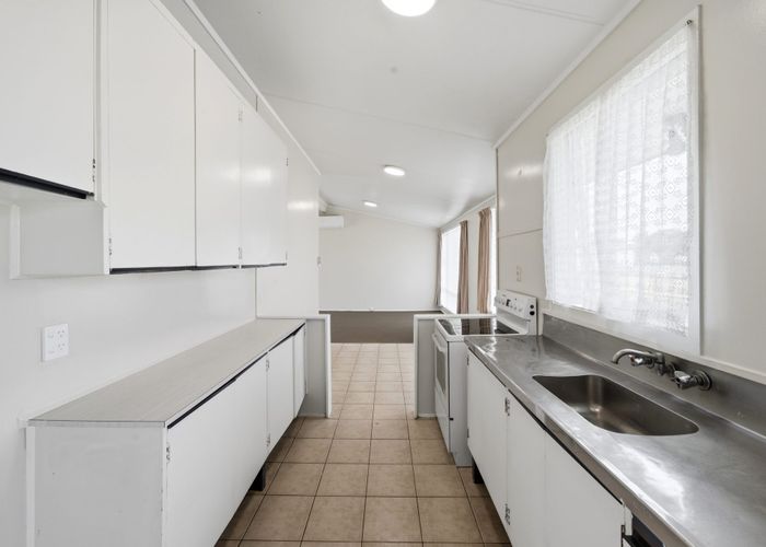  at 6 Comet Crescent, Mangere, Manukau City, Auckland