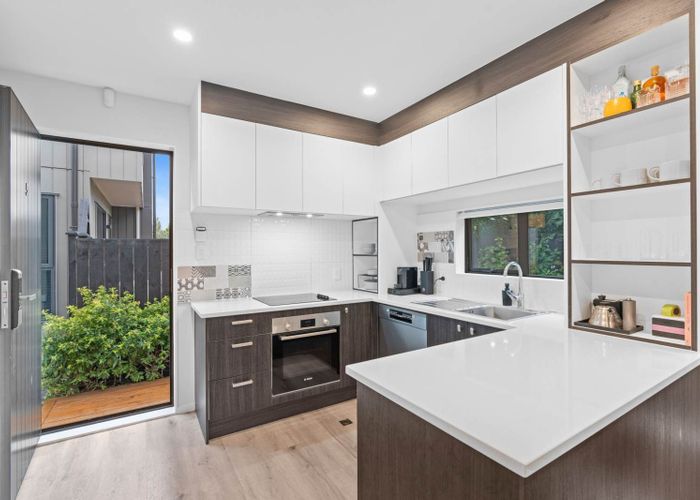  at 5/47 Beach Road, Te Atatu Peninsula, Waitakere City, Auckland