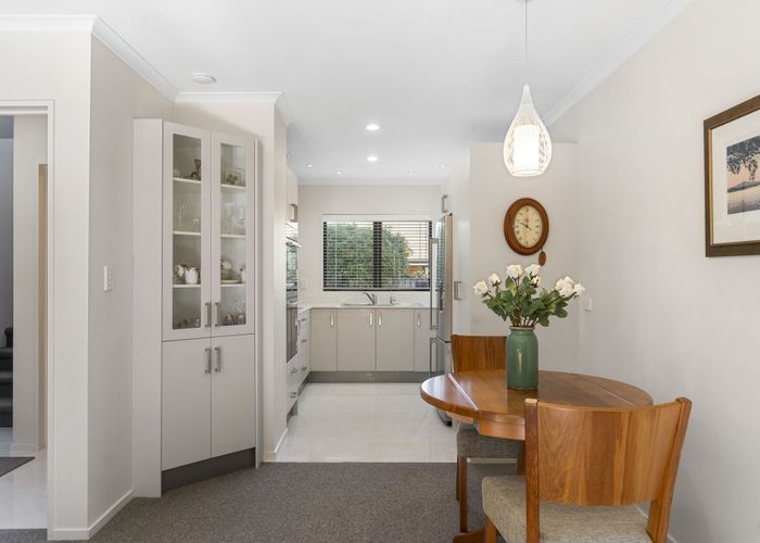  at 2/102 Greenhithe Road, Greenhithe, North Shore City, Auckland