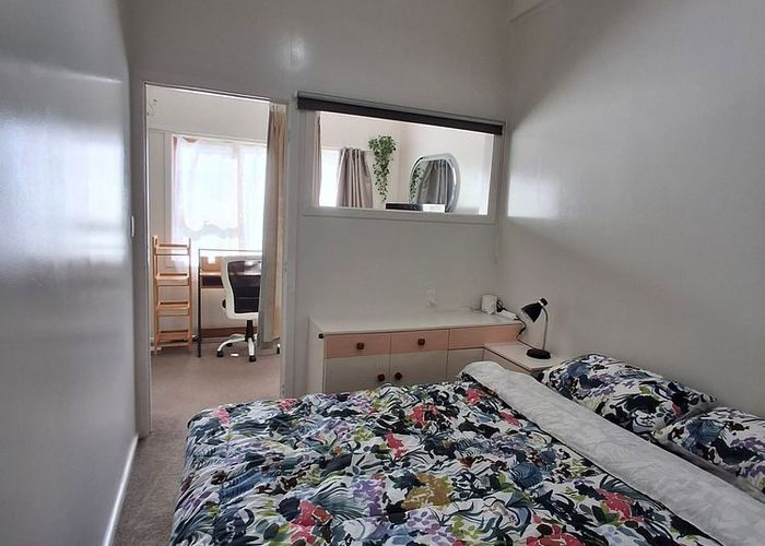  at 918 Beach Road, Waiake, North Shore City, Auckland