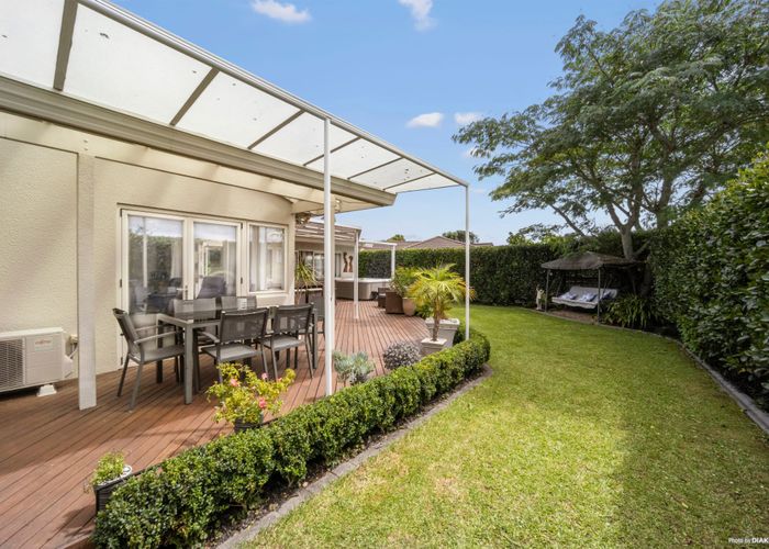  at 14 Suncrest Drive, West Harbour, Waitakere City, Auckland