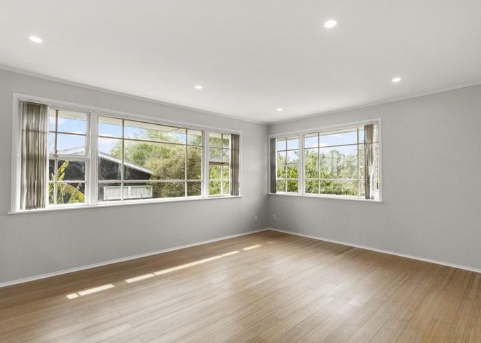  at 2/14 Worcester Road, Meadowbank, Auckland