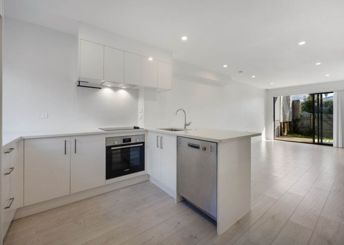  at 5/98 Lincoln Park Avenue, Massey, Waitakere City, Auckland