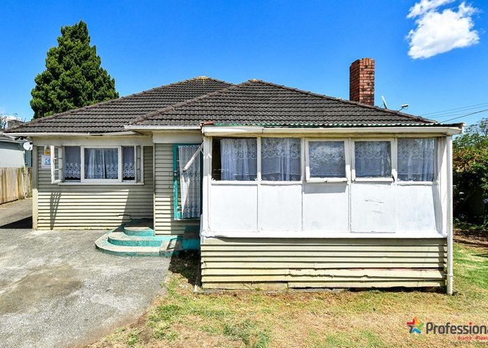  at 46 Vine Street, Mangere East, Auckland