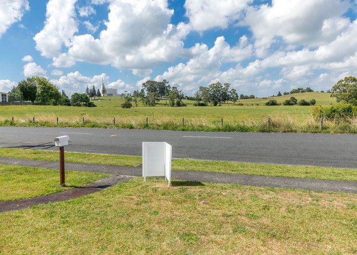  at 32 Foster Road, Temple View, Hamilton