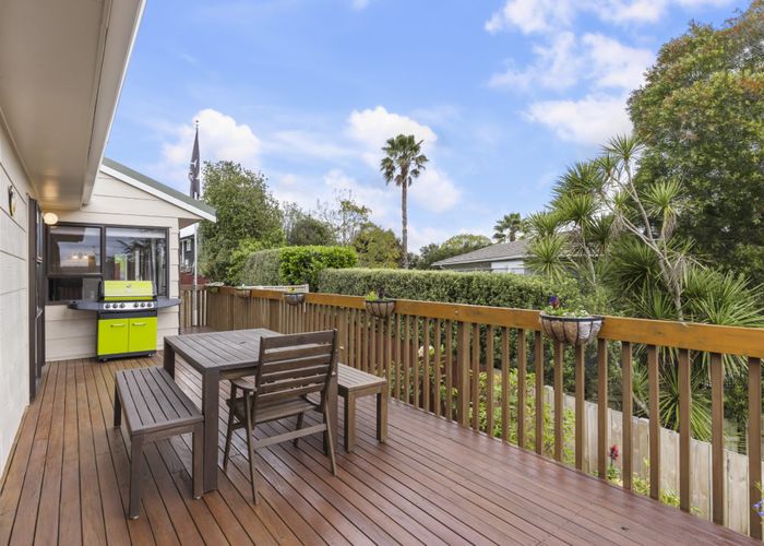  at 2/13 Mayall Avenue, Beach Haven, Auckland
