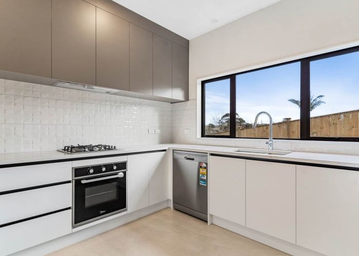  at 3/40 Cyclarama Crescent, Massey, Waitakere City, Auckland