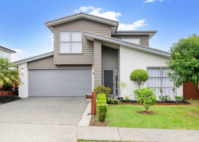  at 8 Oakhurst Avenue, Flat Bush, Auckland